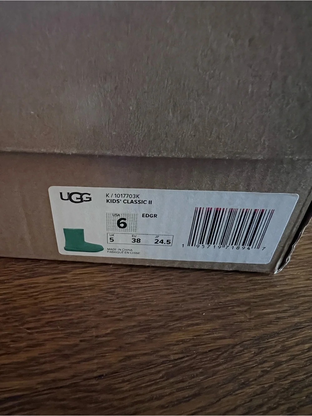 UGG Kids/Womens Bright Green Suede Boots Like New Size 6 Kids
